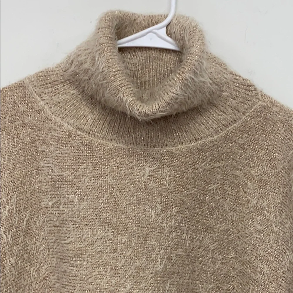 Akemi + Kin Eyelash Gold Leaf Lara Poncho